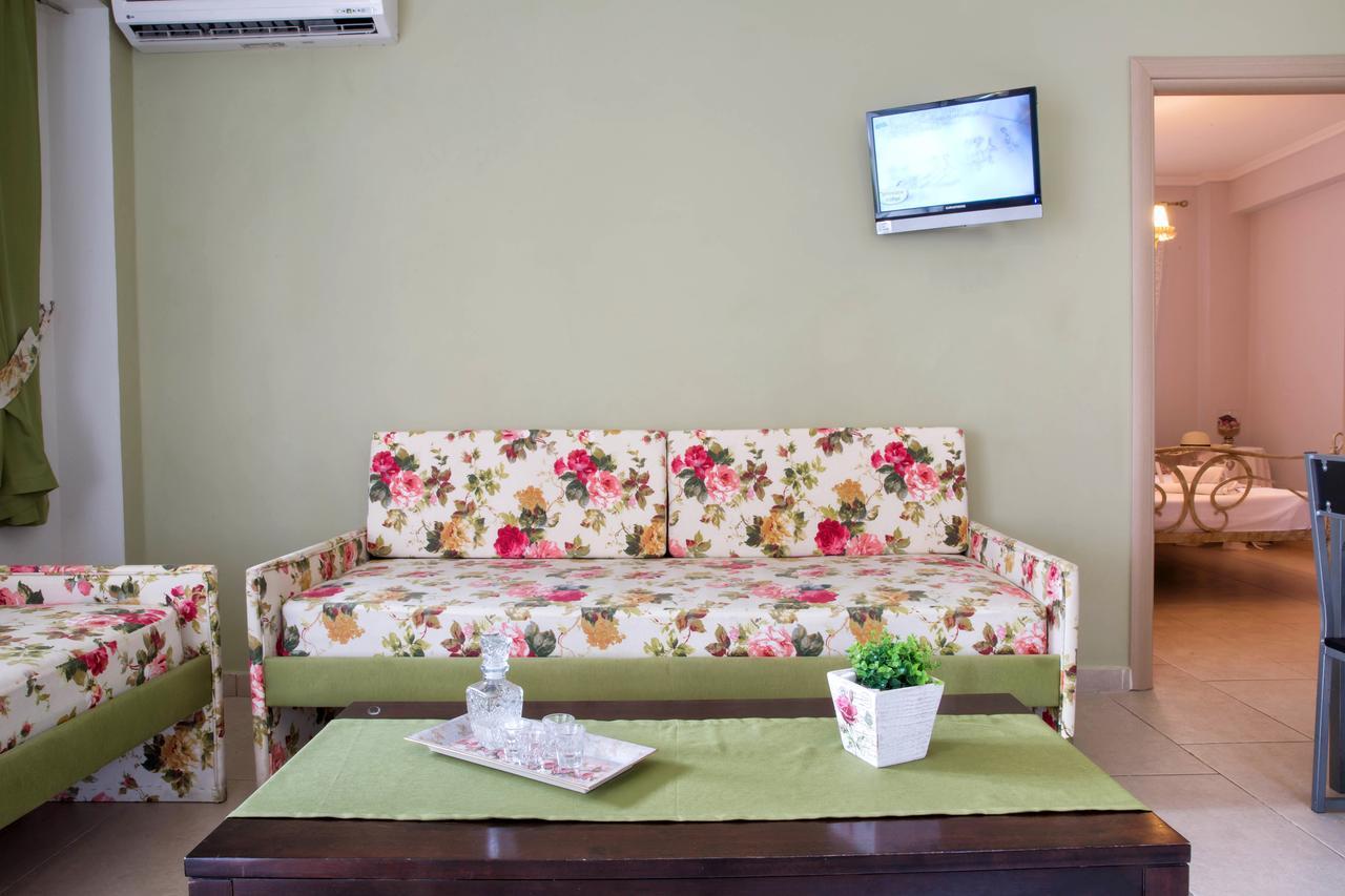 Golden Suites Ofrínion 外观 照片