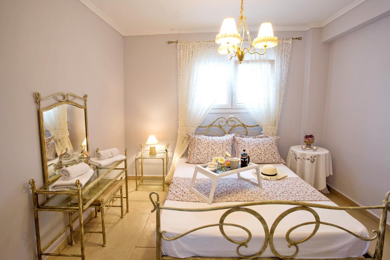 Golden Suites Ofrínion 外观 照片