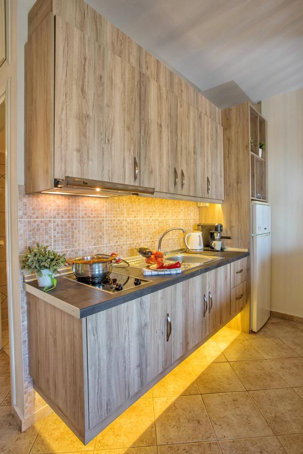 Golden Suites Ofrínion 外观 照片
