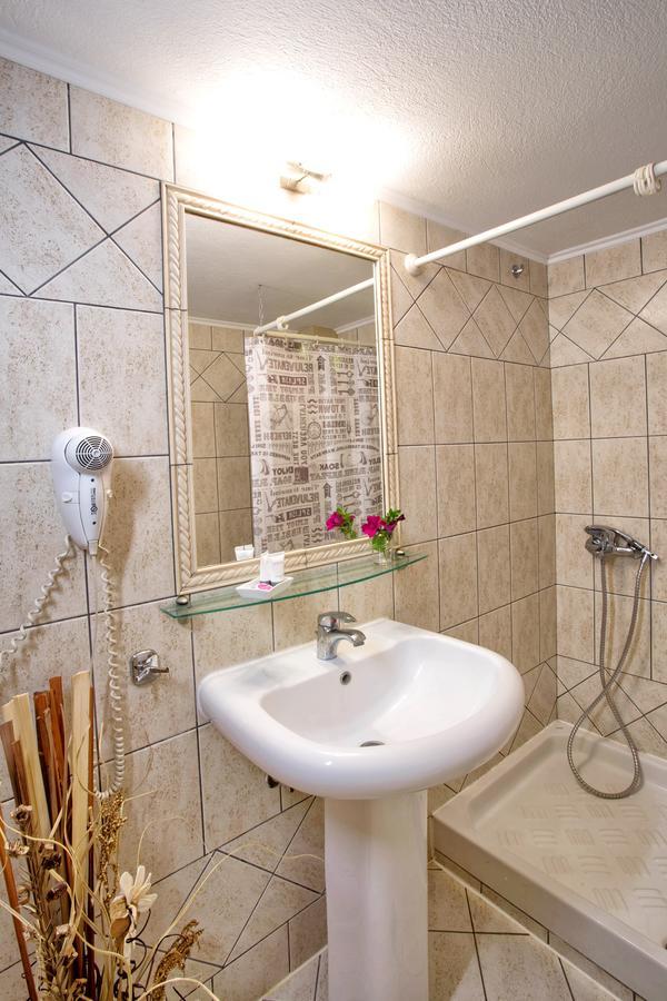 Golden Suites Ofrínion 外观 照片