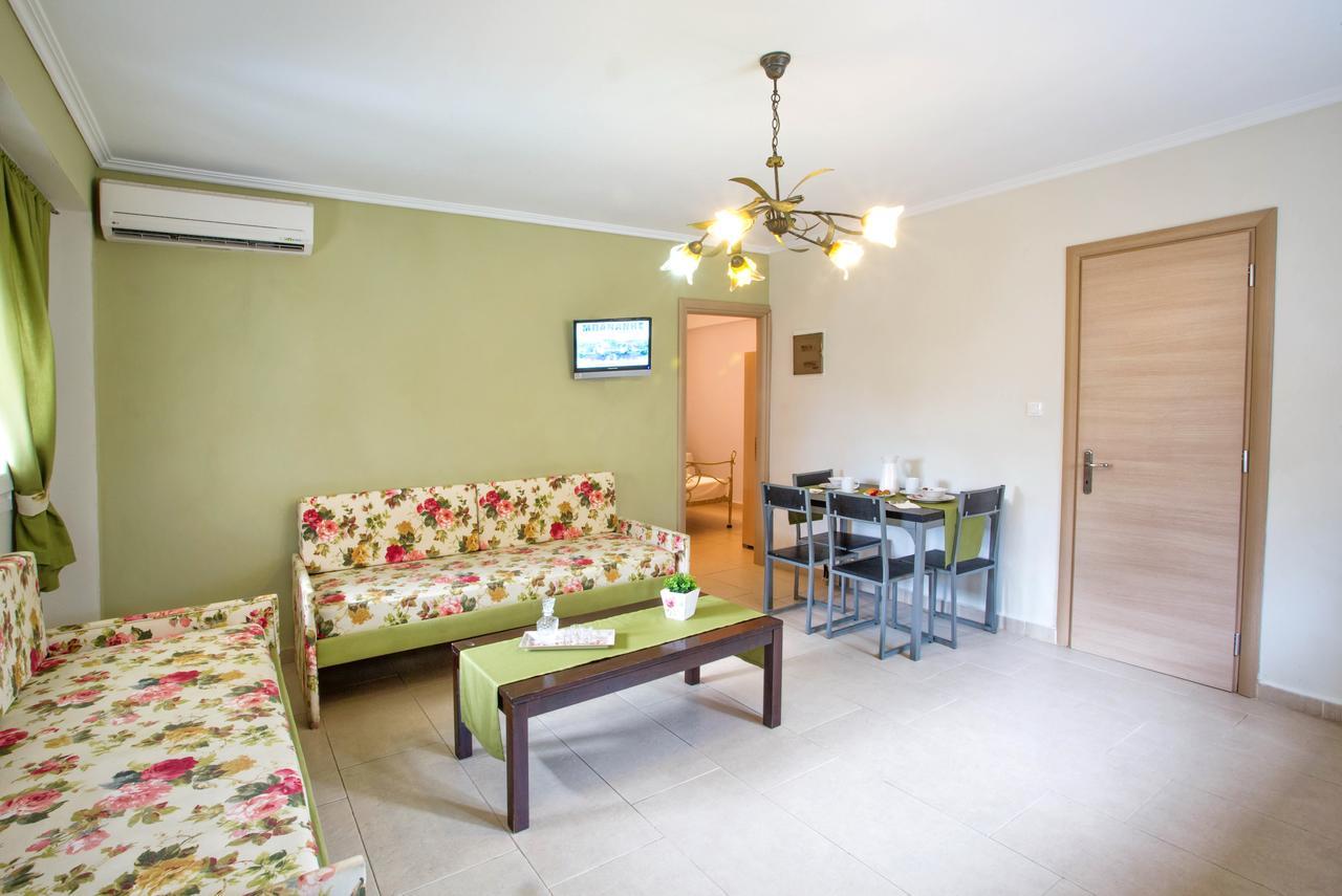 Golden Suites Ofrínion 外观 照片