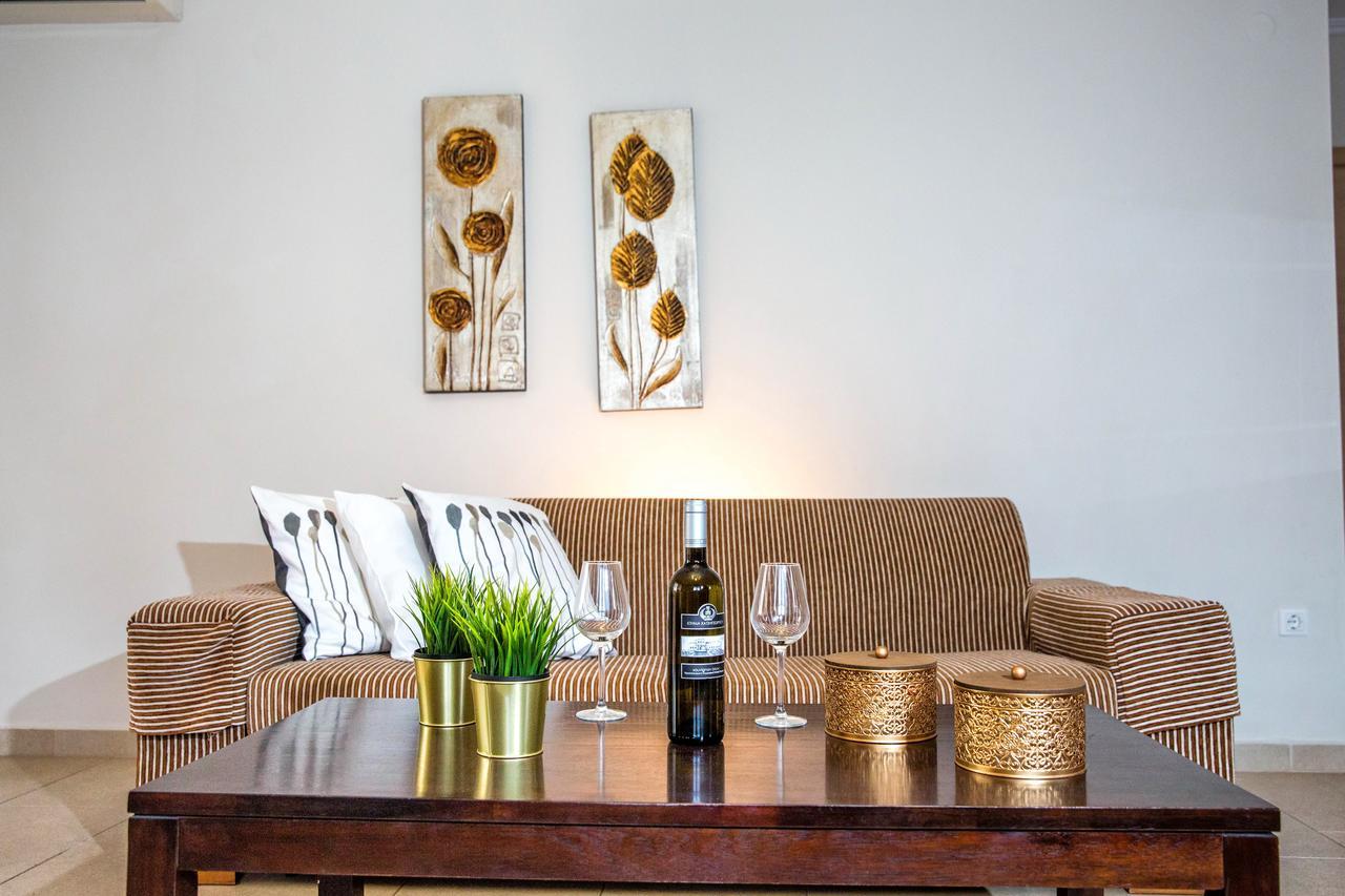 Golden Suites Ofrínion 外观 照片