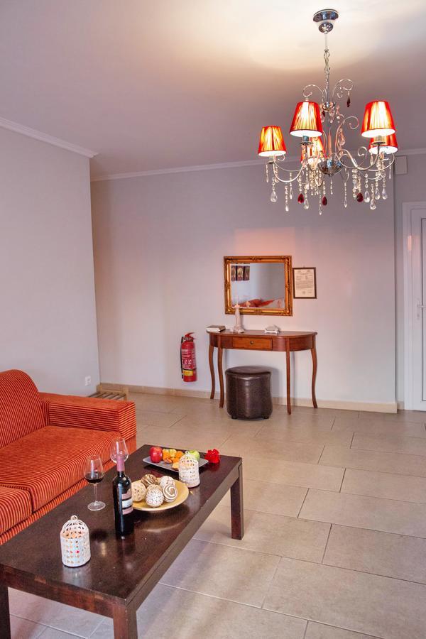 Golden Suites Ofrínion 外观 照片