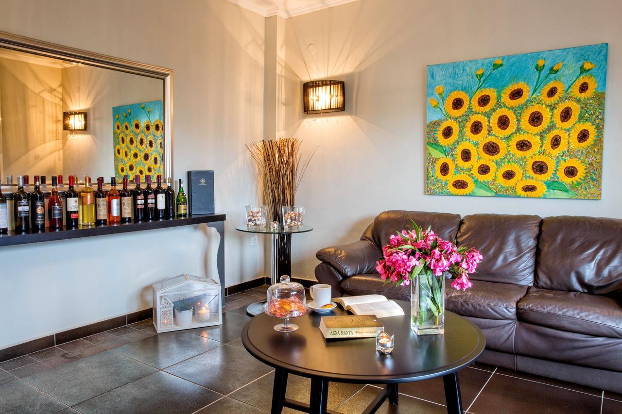 Golden Suites Ofrínion 外观 照片