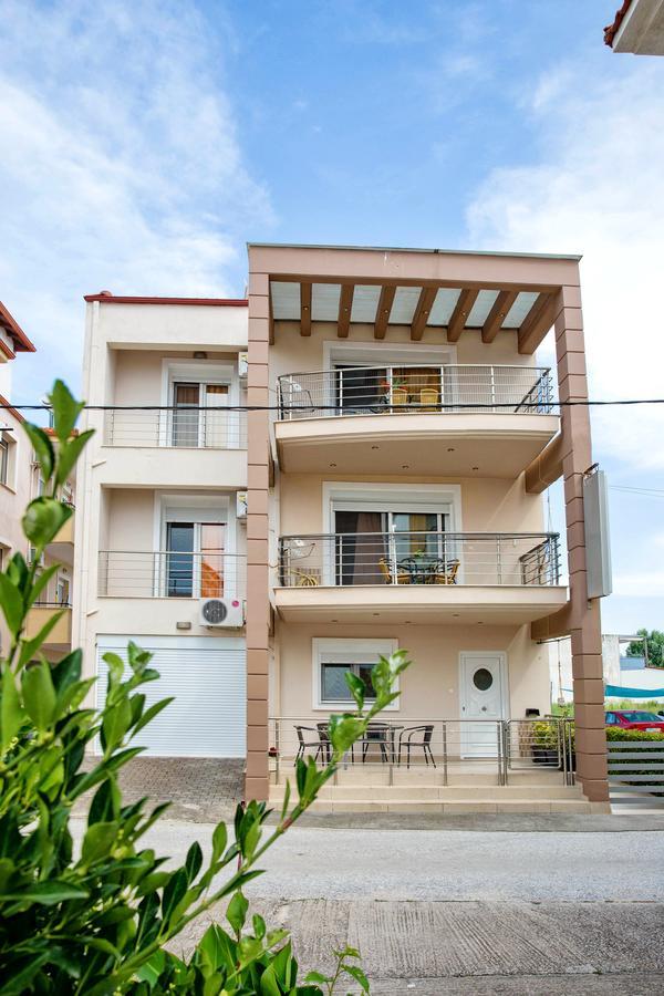 Golden Suites Ofrínion 外观 照片