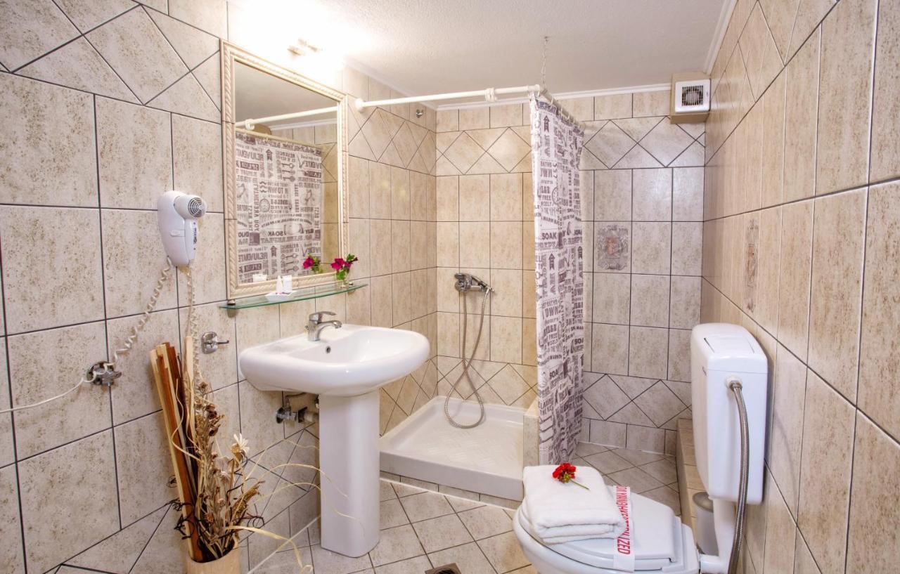 Golden Suites Ofrínion 外观 照片